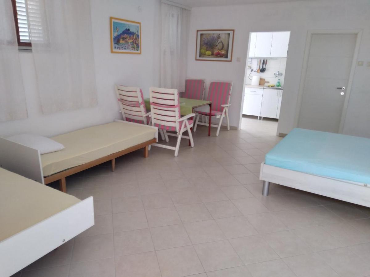 Apartment Perla - 150M From The Sea Novi Vinodolski Exterior foto